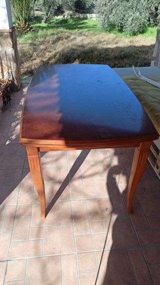 Cabecero de madera marrón