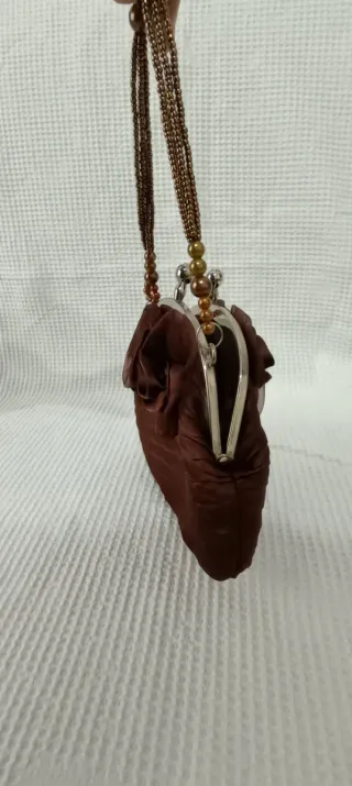 Pochette cerimonia marrone con perline