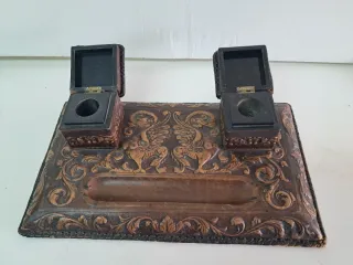 Escribanía antigua cuero repujado