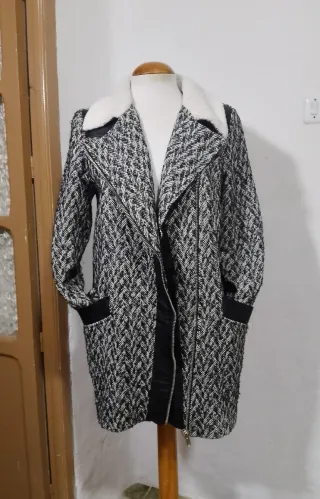 Abrigo estampado gallo talla M