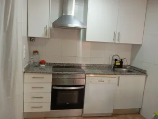 Cocina blanca: campana, encimera y horno