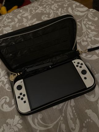 Nintendo Switch OLED Blanca y Negra