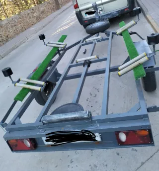 Barca zodiac con motor fueraborda y eléctrico