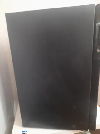 Vinoteca Negra con Puerta de Cristal