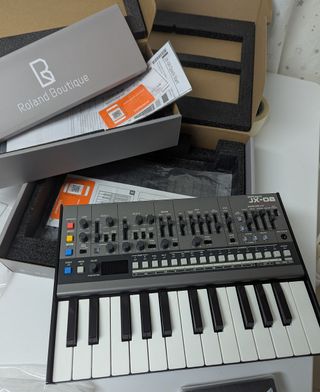 Roland JX-08 con Teclado K25M