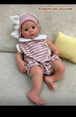Muñeca bebé realista