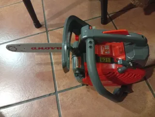 Motosierra Naranja y Gris de la marca ANOVA