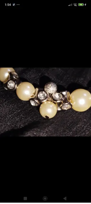 Collar de perlas y piedras plateado