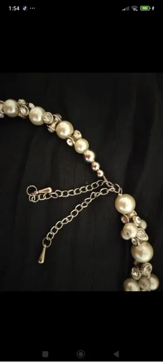 Collar de perlas y piedras plateado