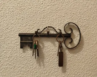 Cuelga llaves, llave