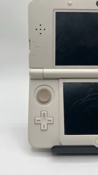 Nintendo 3DS XL con diseño Yoshi