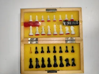 Scacchi magnetici pieghevoli e dame