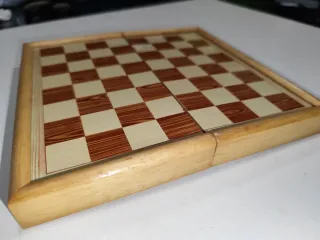 Scacchi magnetici pieghevoli e dame