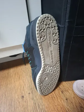 Zapatillas deportivas negras y azules adidas