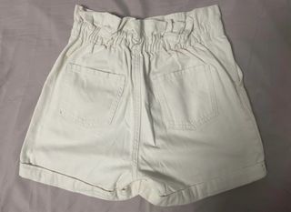 Pantalón corto beige