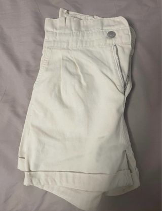Pantalón corto beige