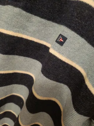 Jersey de punto alto y cremallera. - Diseño de ra