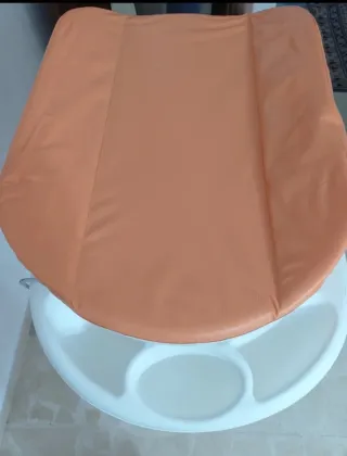 Cambiador de bebé con bañera