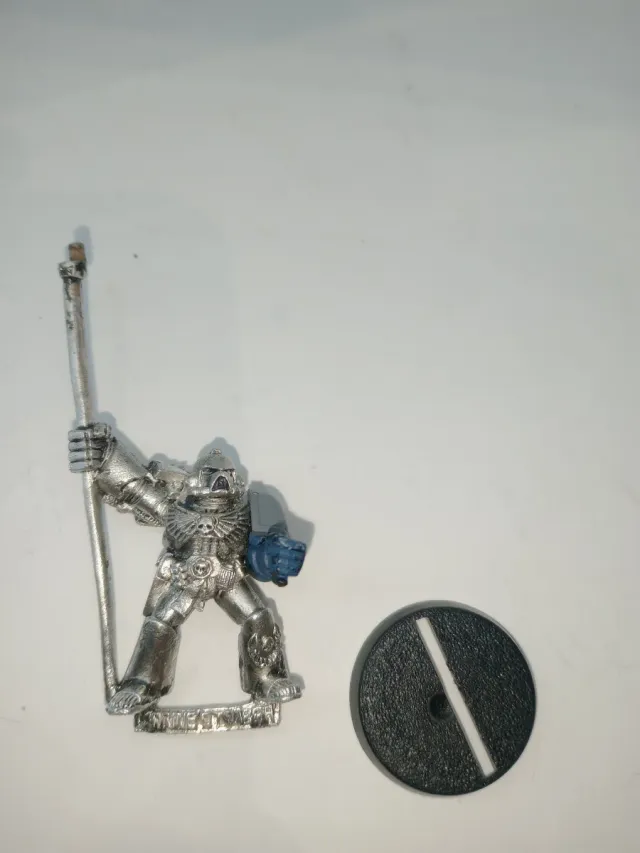 Portaestandarte metal lobos espaciales