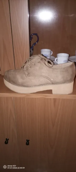 Zapatos beige de plataforma