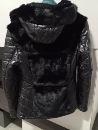 Giubbotto nero con pelliccia