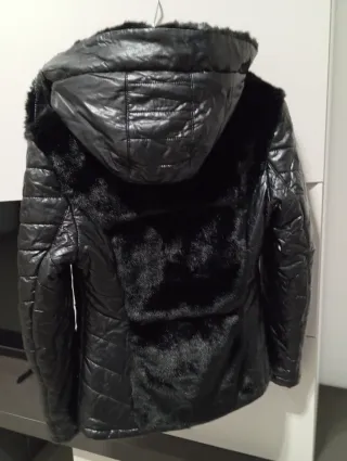 Giubbotto nero con pelliccia