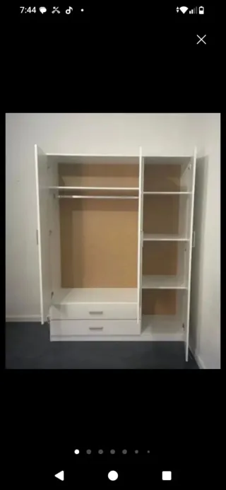 Armario blanco y marrón