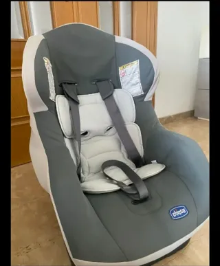 Silla de coche Chicco gris y beige