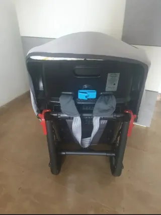 Silla de coche Chicco gris y beige