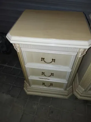 Armario auxiliar beige y blanco