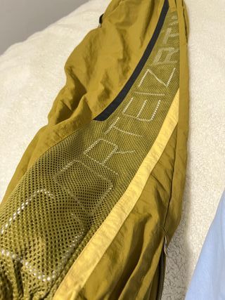 Pantalón Corteiz – Talla M - Verde Caqui/Beige