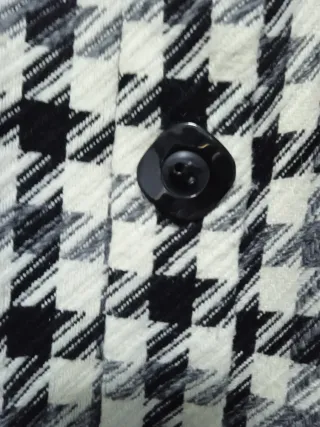 Abrigo Blanco y Negro Estampado