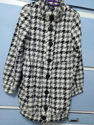Abrigo Blanco y Negro Estampado