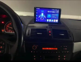 Rádio BMW X3 E83 Android 14 com Carplay sem fios.