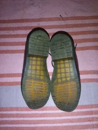 Sapatos Dr. Martens bordô