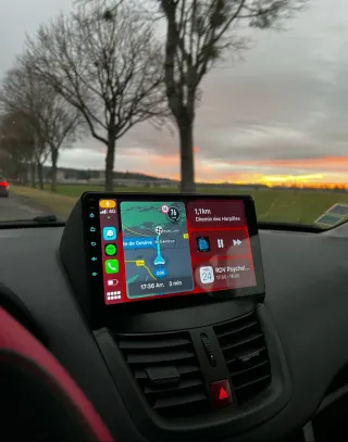 Rádio Peugeot 207 Android 14 com Carplay sem fios.