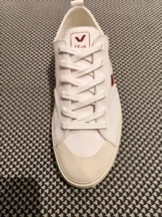 Zapatillas Veja Blancas y Rojas