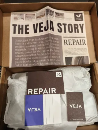 Zapatillas Veja Blancas y Rojas