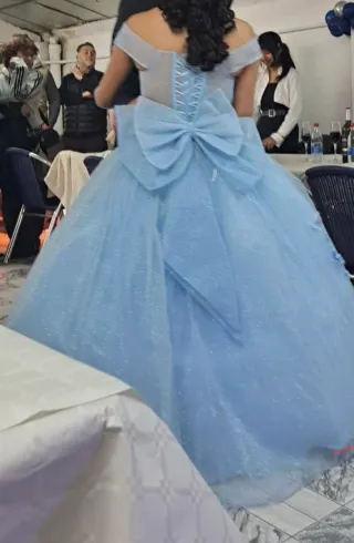 Vestido de 15 años azul y blanco