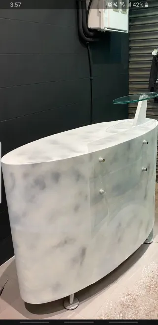 Mostrador de recepción curvo