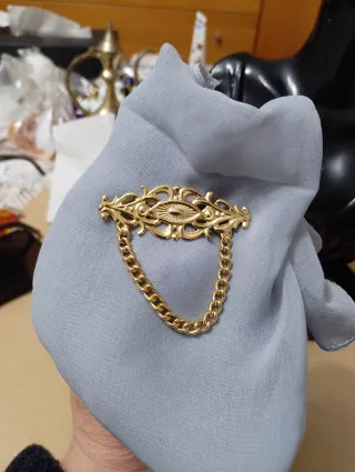 Spilla vintage con catena oro