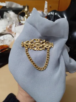 Spilla vintage con catena oro