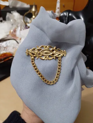 Spilla vintage con catena oro