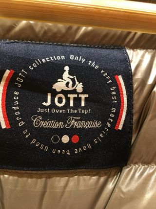 Chaqueta JOTT Beige  nueva y original