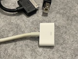 Cables Native Instruments y Apple