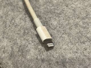 Cables Native Instruments y Apple