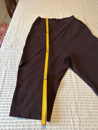 Pantaloni viola scuro con sovrapposizione