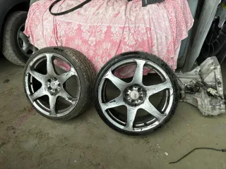 Llanta AEZ R18 5x100 8,5 con neumáticos 215/35/18