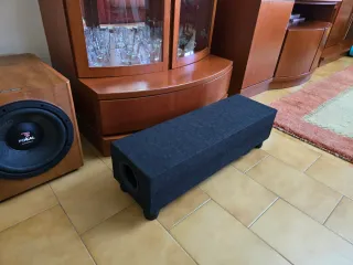 Subwoofer match 8" con cableado de 5 metros.