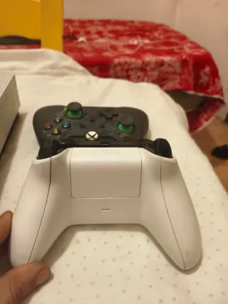 Xbox One S 1TB Blanca + 3 MESES Game Pass+ 2 mando